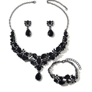 Black necklace set